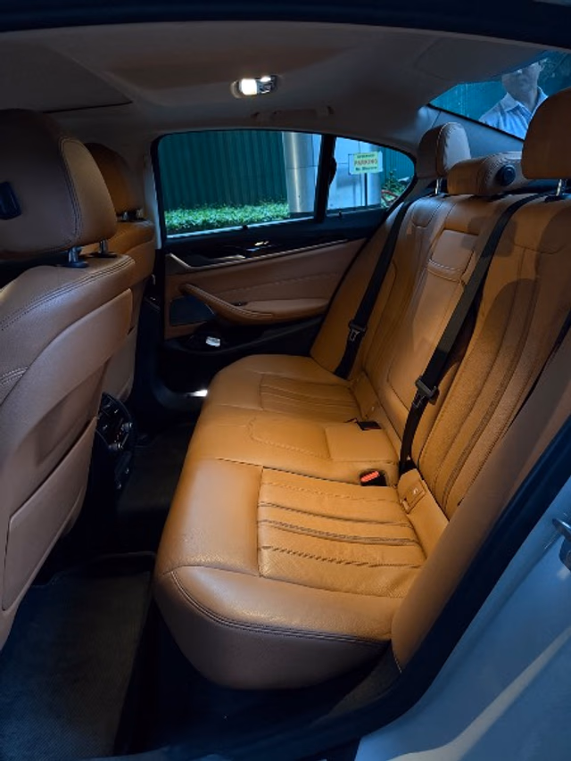 BMW BMW 5 Series view 4