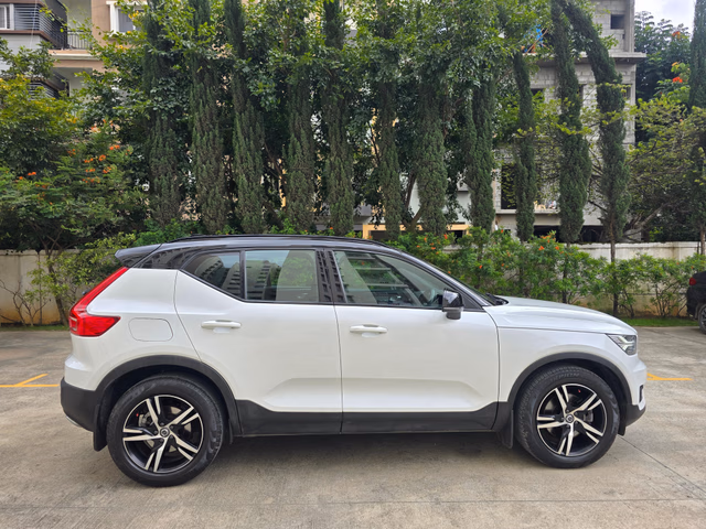 Volvo Volvo XC40 view 3
