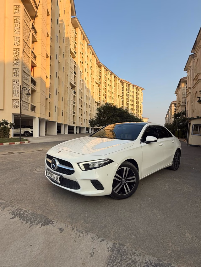 Mercedes-Benz Mercedes-Benz A-Class Limousine view 5