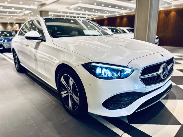 Mercedes-Benz Mercedes-Benz C-Class view 2