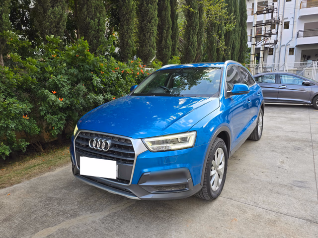 Audi Audi Q3 view 5