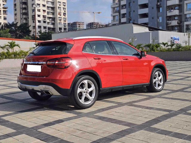 Mercedes-Benz Mercedes-Benz GLA Class view 3