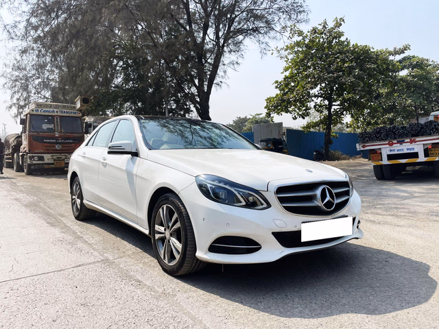 Mercedes-Benz Mercedes-Benz CLA view 2