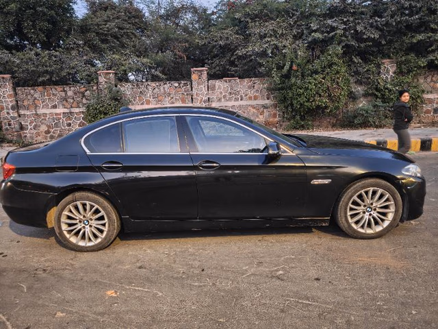 BMW BMW 5 Series view 3