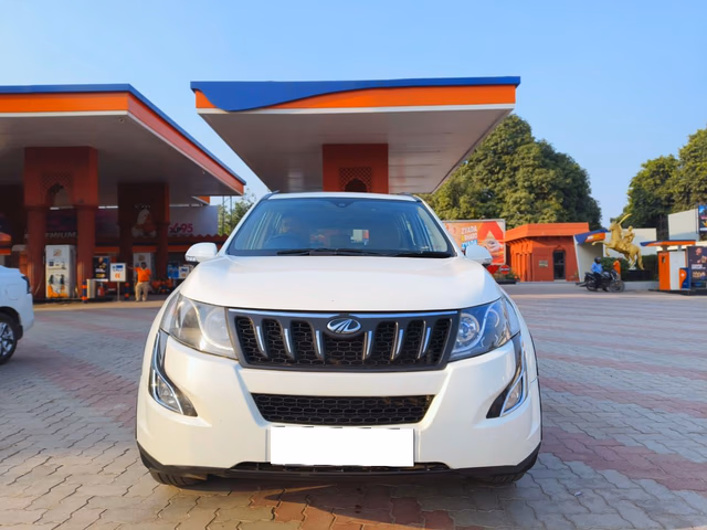 Mahindra Mahindra XUV500 view 5