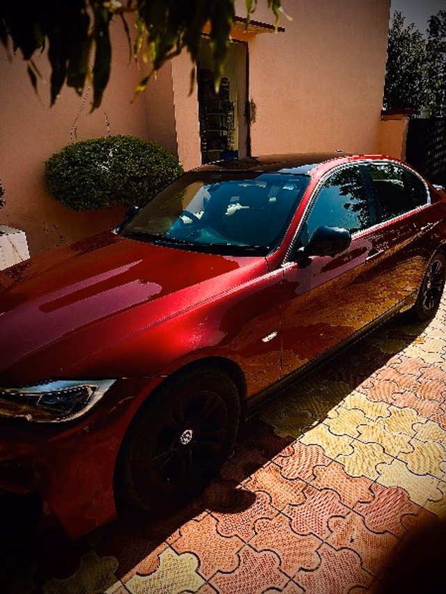 BMW BMW 3 Series view 2