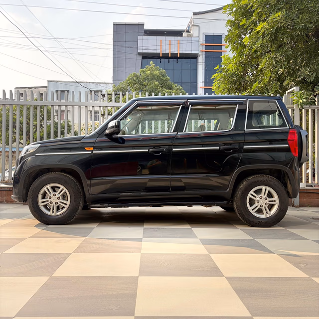 Mahindra Mahindra Bolero Neo view 4