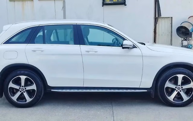 Mercedes-Benz Mercedes-Benz GLC view 3