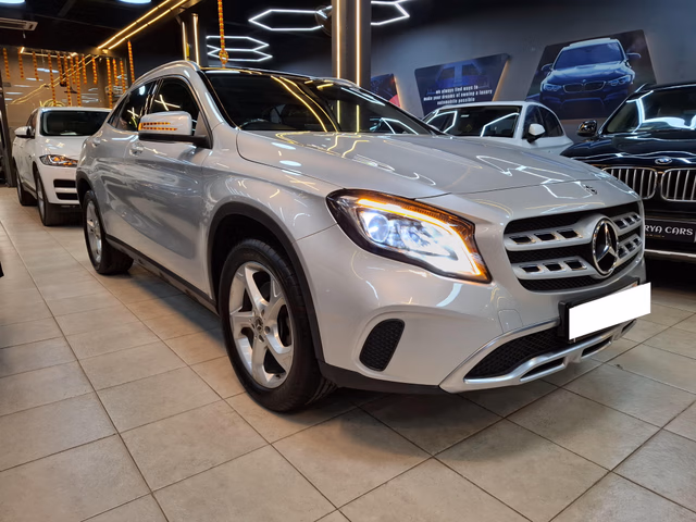 Mercedes-Benz Mercedes-Benz GLA Class view 2