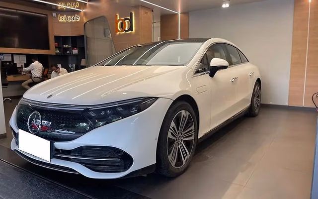 Mercedes-Benz Mercedes-Benz EQS view 4