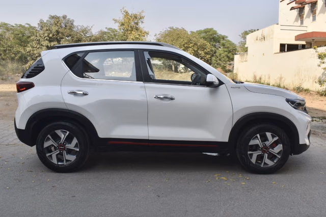 Kia Kia Sonet view 3