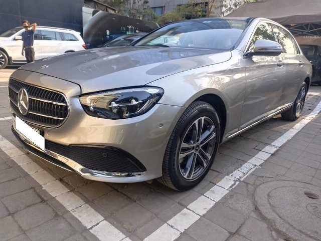 Mercedes-Benz Mercedes-Benz E-Class view 3