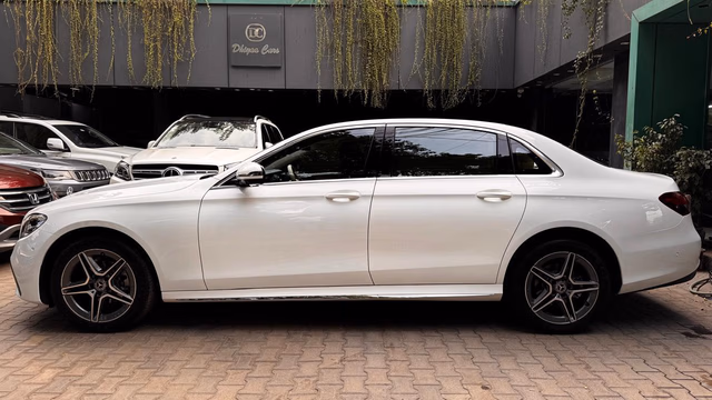 Mercedes-Benz Mercedes-Benz E-Class view 5