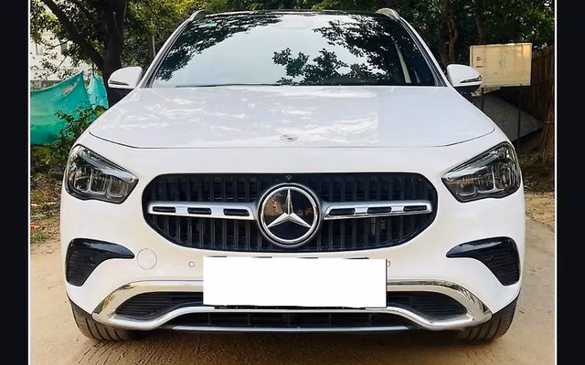 Mercedes-Benz Mercedes-Benz GLA view 4