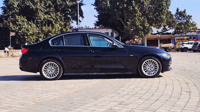 BMW BMW 3 Series view 3