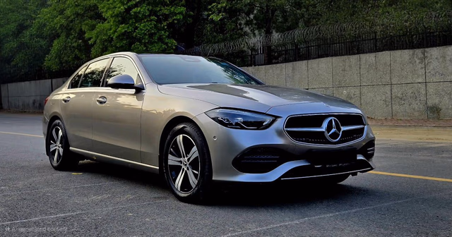 Mercedes-Benz Mercedes-Benz C-Class view 2