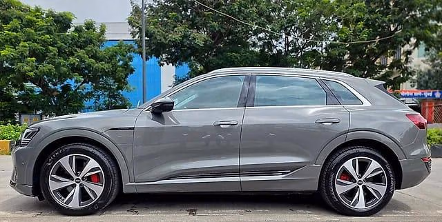 Audi Audi Q8 e-tron view 5