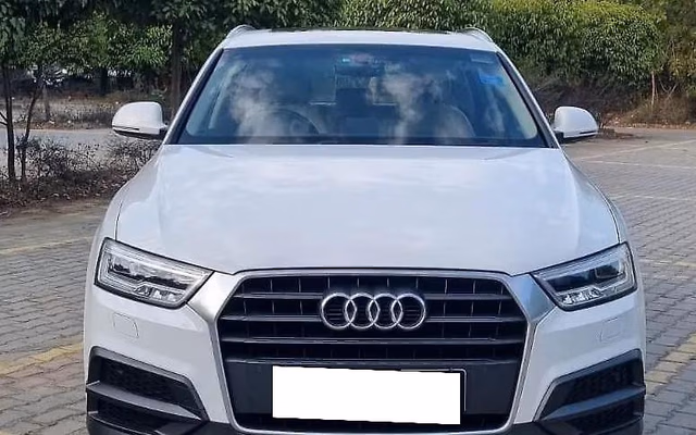 Audi Audi Q3 view 5