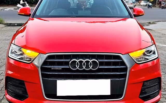 Audi Audi Q3 view 5