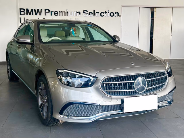 Mercedes-Benz Mercedes-Benz E-Class view 2