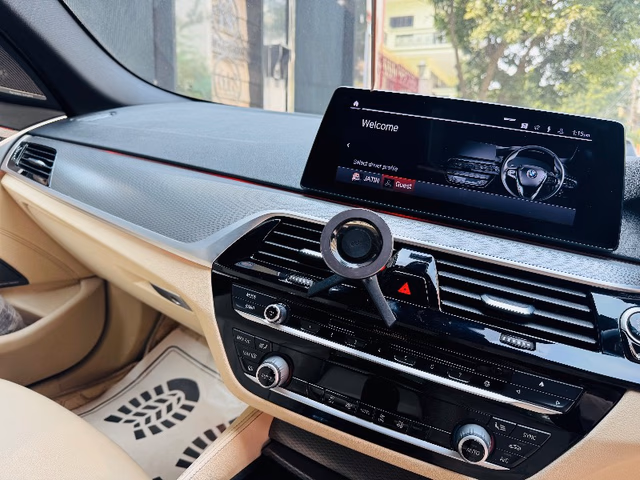 BMW BMW 5 Series view 4