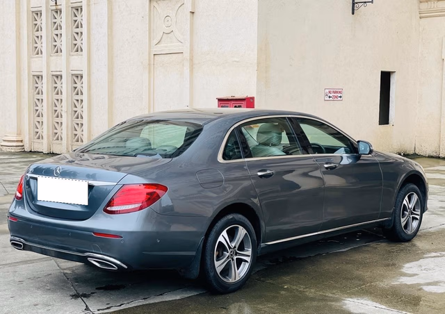 Mercedes-Benz Mercedes-Benz E-Class view 4