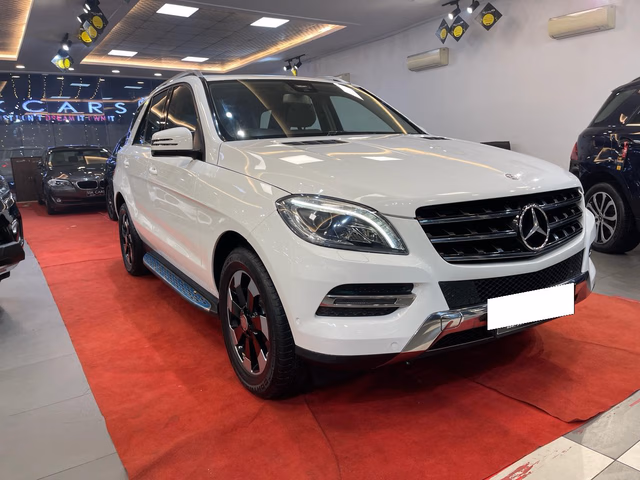 Mercedes-Benz Mercedes-Benz M-Class view 2
