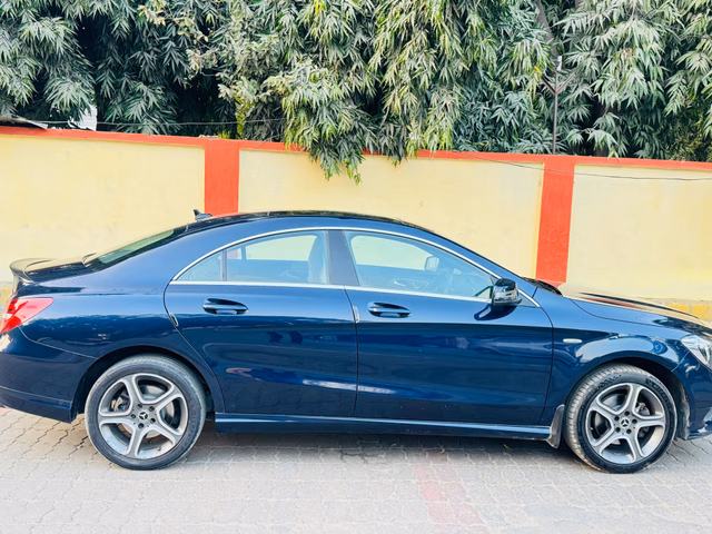 Mercedes-Benz Mercedes-Benz CLA view 3