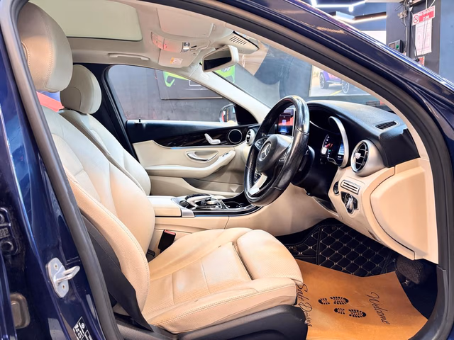 Mercedes-Benz Mercedes-Benz C-Class view 5