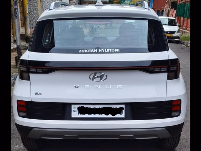 Hyundai Hyundai Venue view 4