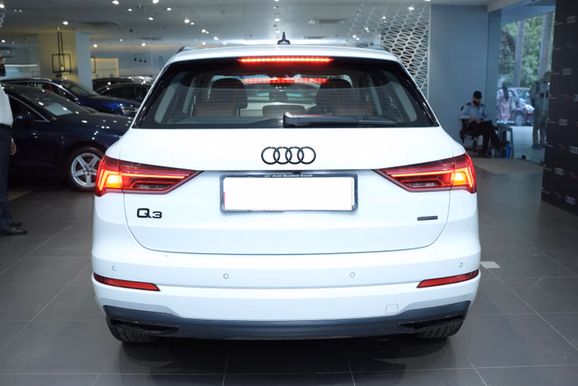 Audi Audi Q3 view 4