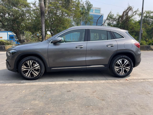 Mercedes-Benz Mercedes-Benz GLA view 5