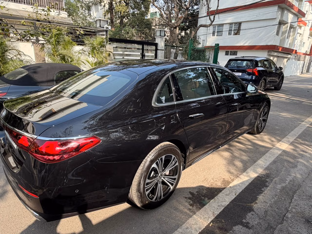 Mercedes-Benz Mercedes-Benz E-Class view 3