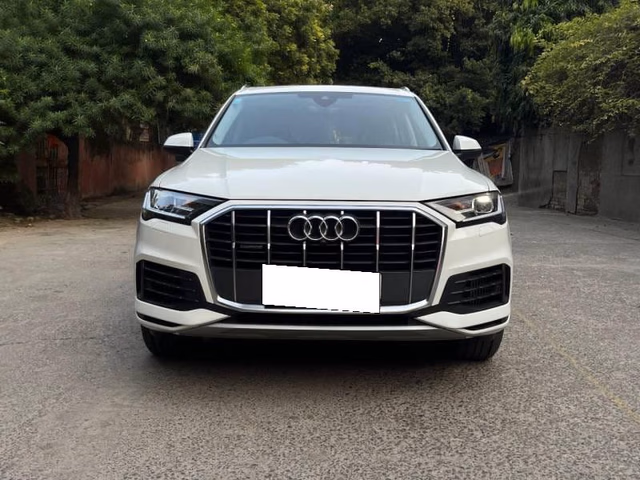 Audi Audi Q7 view 3