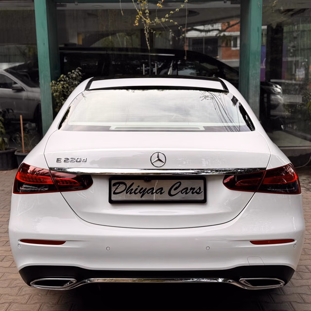 Mercedes-Benz Mercedes-Benz E-Class view 4