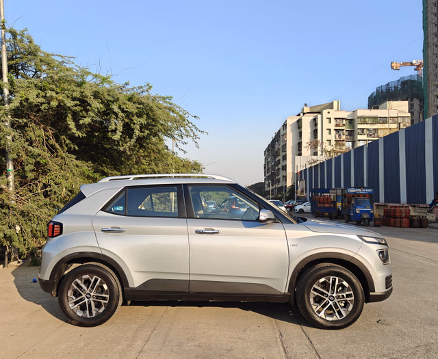 Hyundai Hyundai Venue view 3