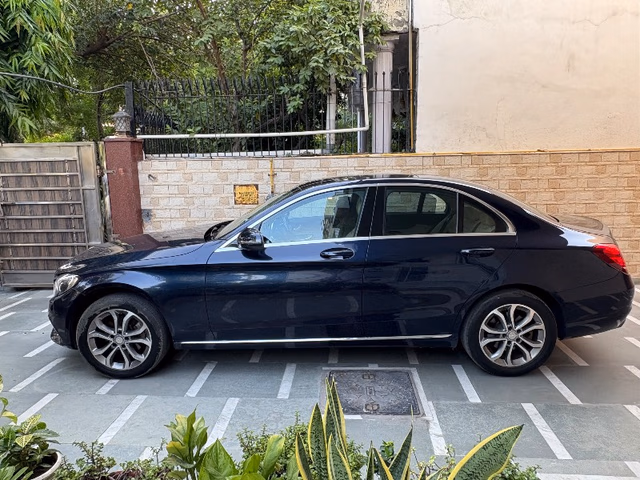 Mercedes-Benz Mercedes-Benz C-Class view 4