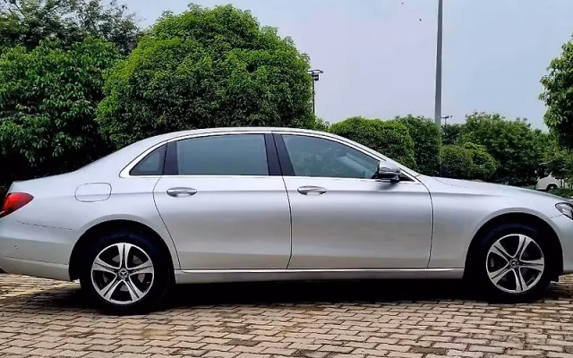 Mercedes-Benz Mercedes-Benz E-Class view 3