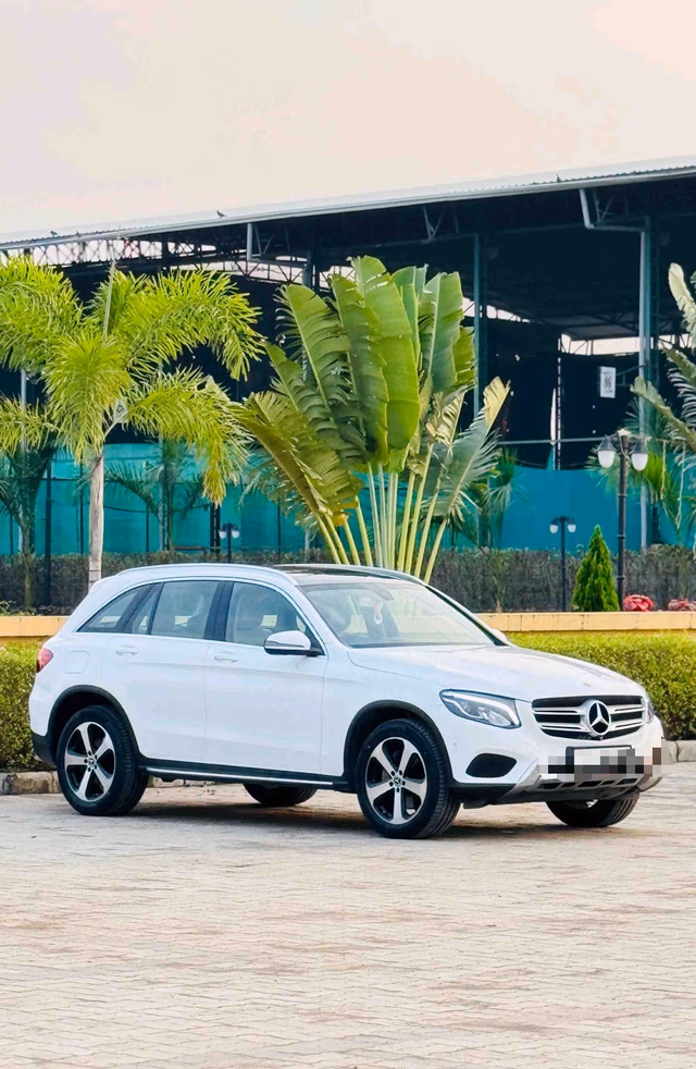 Mercedes-Benz Mercedes-Benz GLC view 2