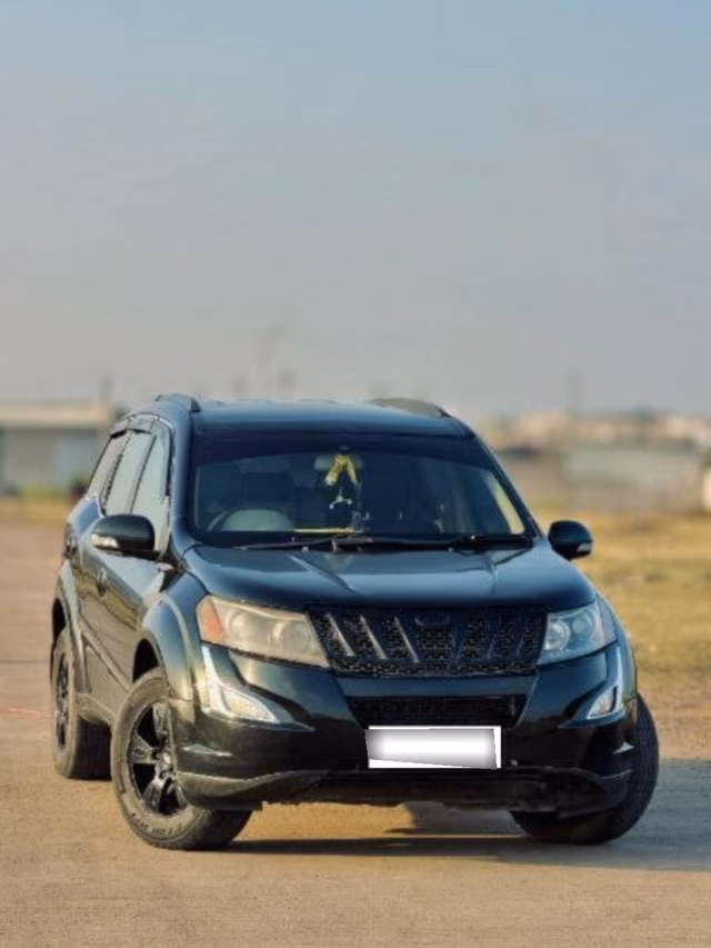 Mahindra Mahindra XUV500 view 2