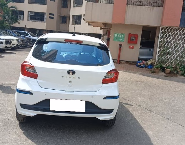 Tata Tata Tiago view 4
