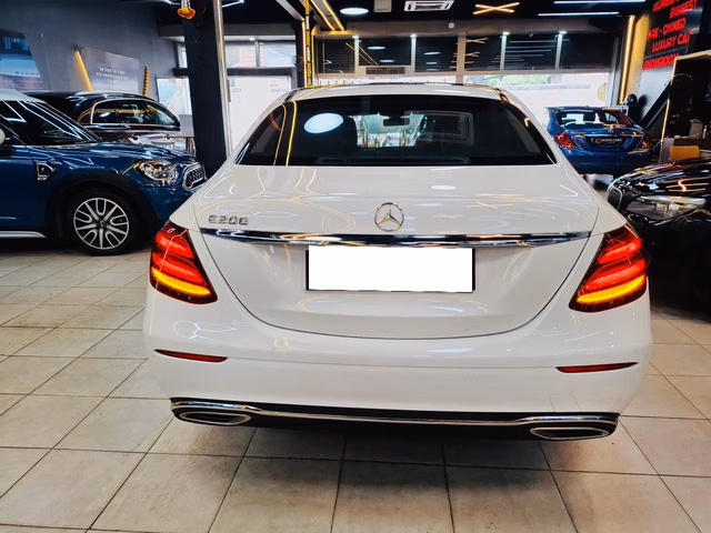 Mercedes-Benz Mercedes-Benz E-Class view 3