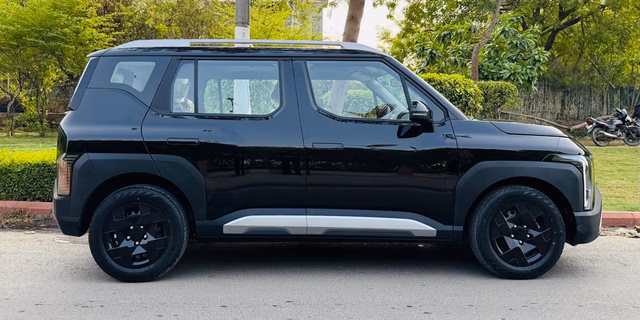 Kia Kia Syros view 3