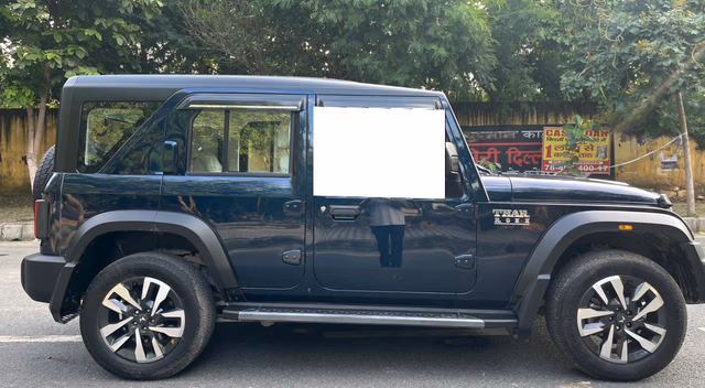 Mahindra Mahindra Thar ROXX view 3