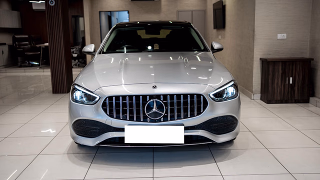 Mercedes-Benz Mercedes-Benz C-Class view 2