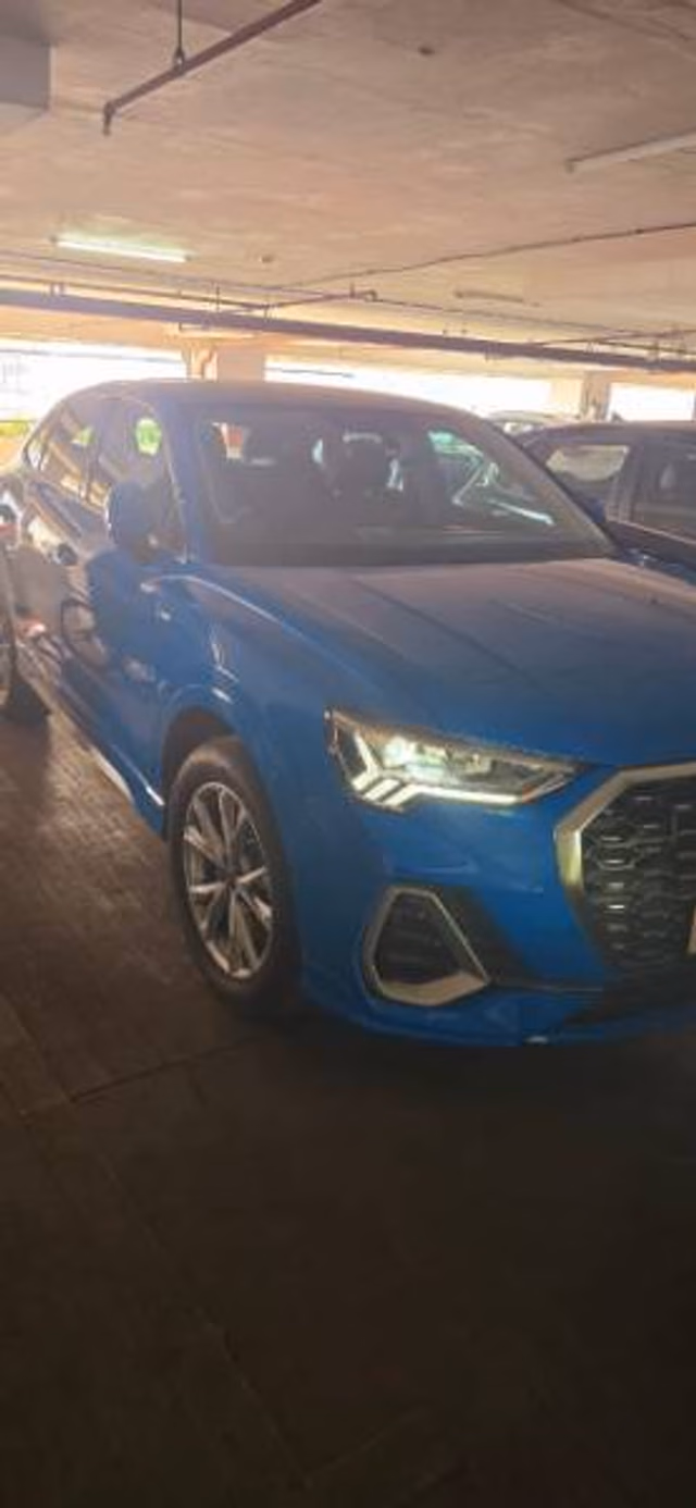 Audi Audi Q3 Sportback view 3