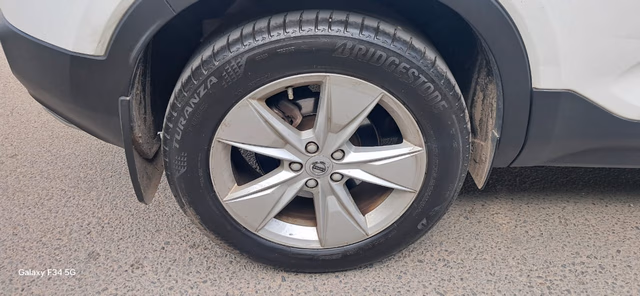 Volvo Volvo XC40 view 5