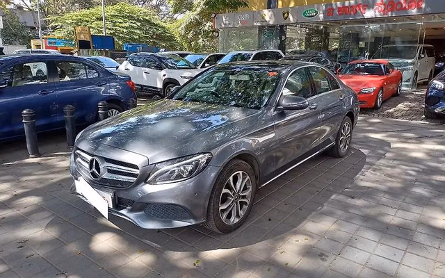 Mercedes-Benz Mercedes-Benz C-Class view 3