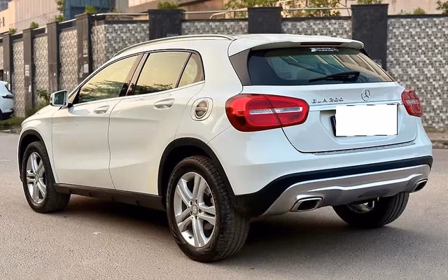 Mercedes-Benz Mercedes-Benz GLA view 4