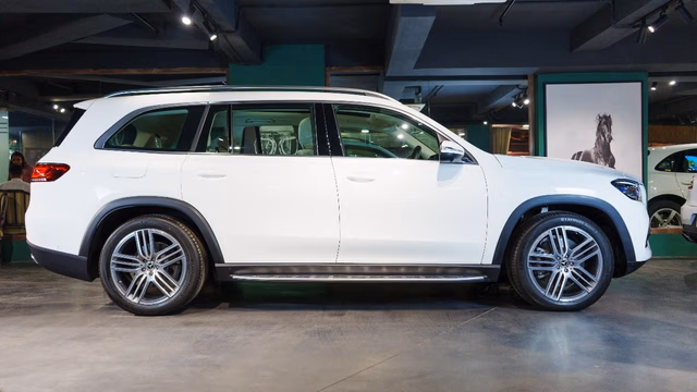 Mercedes-Benz Mercedes-Benz GLS view 3